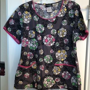 Cherokee Womens Large Scrub Top!